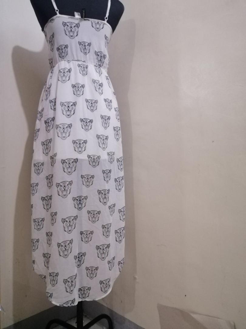 H&M Mullet White Dress (Category: Dresses) located in Taguig. Submitted by fruity_mint (Listing ID 1027463619, Image 3). Description: .