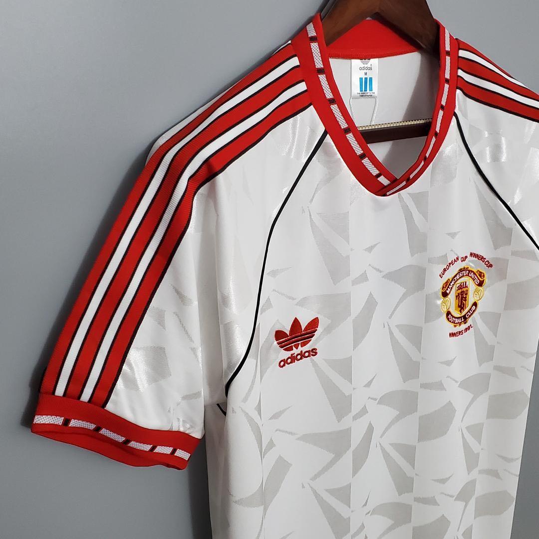 Manchester-United-1991-white-kit-European-Cup-Winners-Cup-final-Barcelona-01  –