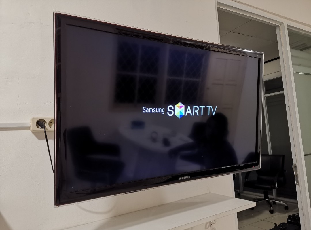 Samsung Smart Tv 40 Inch Led Elektronik Tv Perlengkapan Hiburan Di Carousell