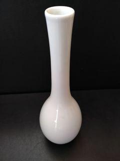 White Vase with hairline (D-2458)