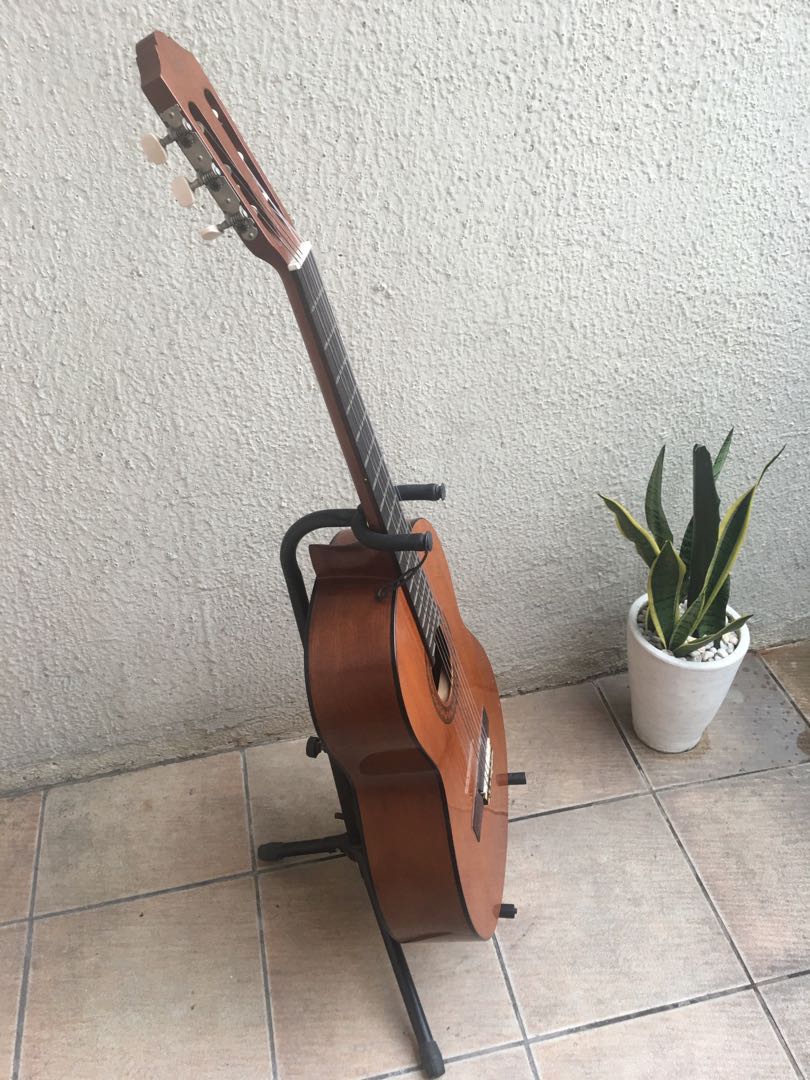 YAMAHA C40 Acoustic Guitar (with Guitar Stand)