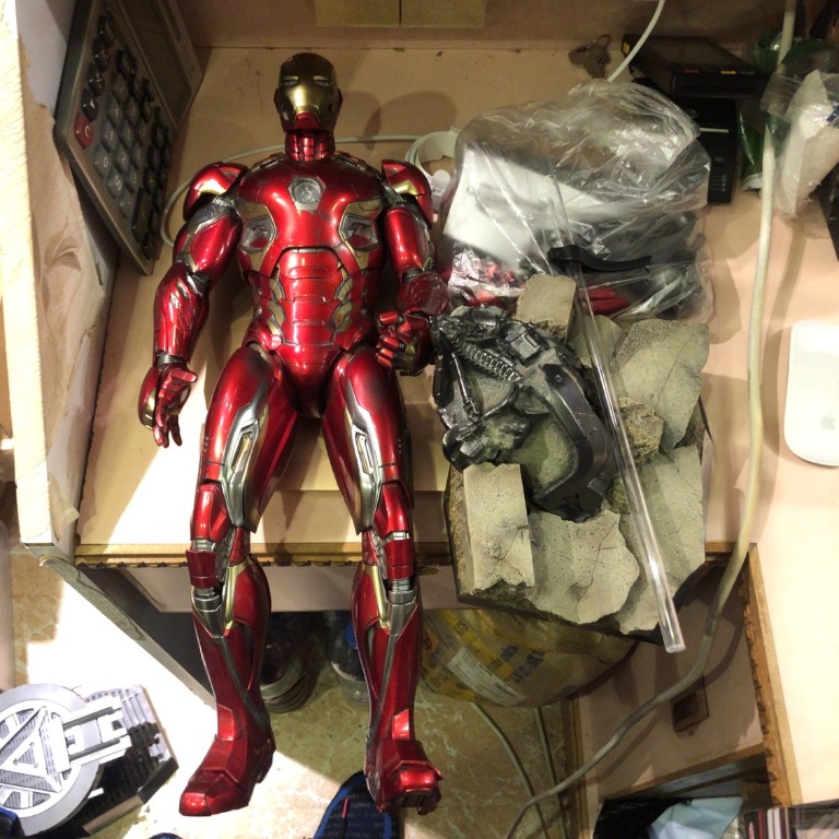 Hot toys on sale qs006