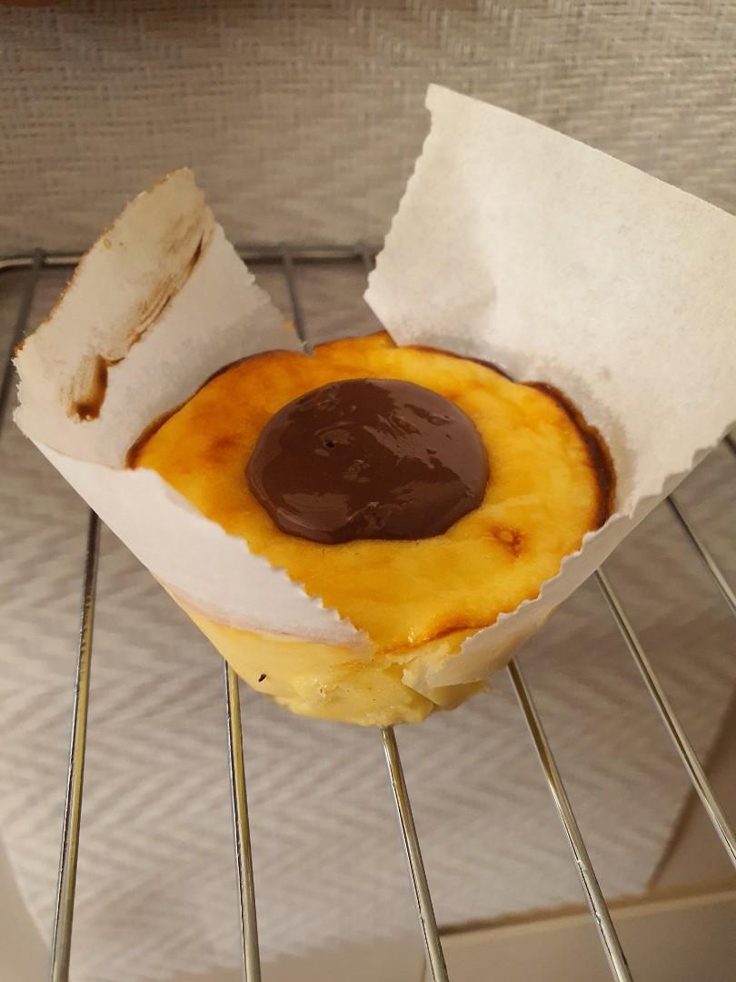 Mini Basque Burnt Cheesecake With Toppings Food Drinks Baked Goods On Carousell