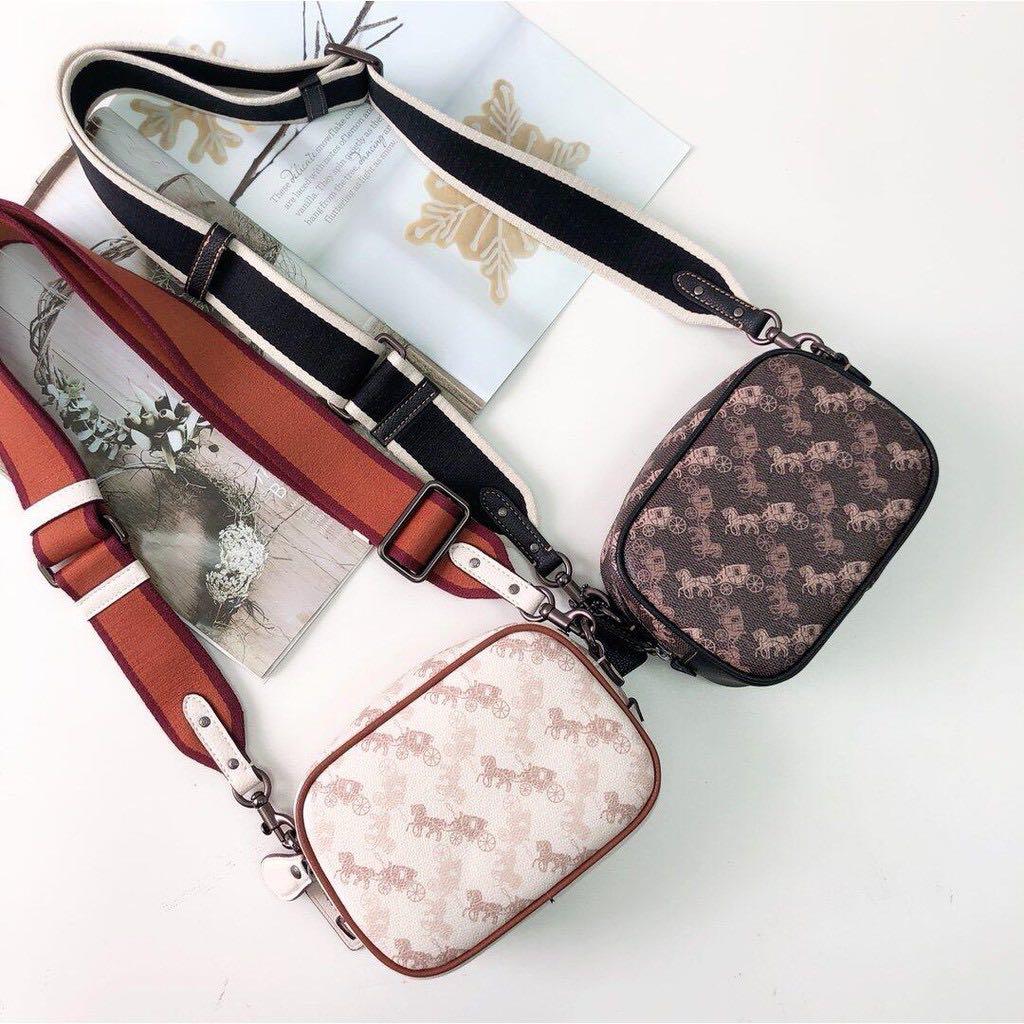 coach camera bolsa 16 with horse and carriage print