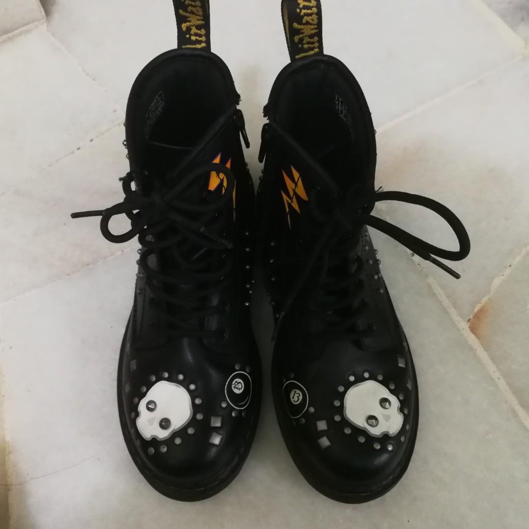 Dr Martens AW005 Women s Fashion Footwear Boots on Carousell