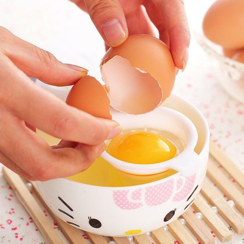 Egg separator (Category: Cookware & Accessories) located in Singapore. Submitted by han.woo (Listing ID 1027557458, Image 2). Description: 13 x 6cm Plastic .