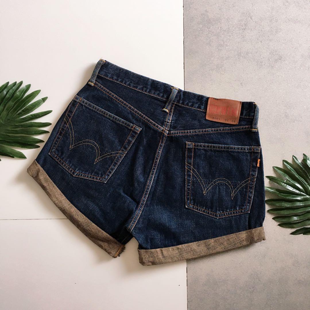 Highwaist cleancut denim short (Category: Jeans) located in Makati City. Submitted by acthings (Listing ID 1027517782, Image 3). Description: Size 32.