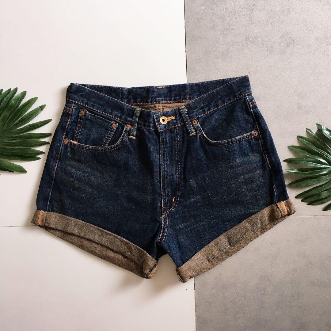 Highwaist cleancut denim short (Category: Jeans) located in Makati City. Submitted by acthings (Listing ID 1027517782, Image 1). Description: Size 32.