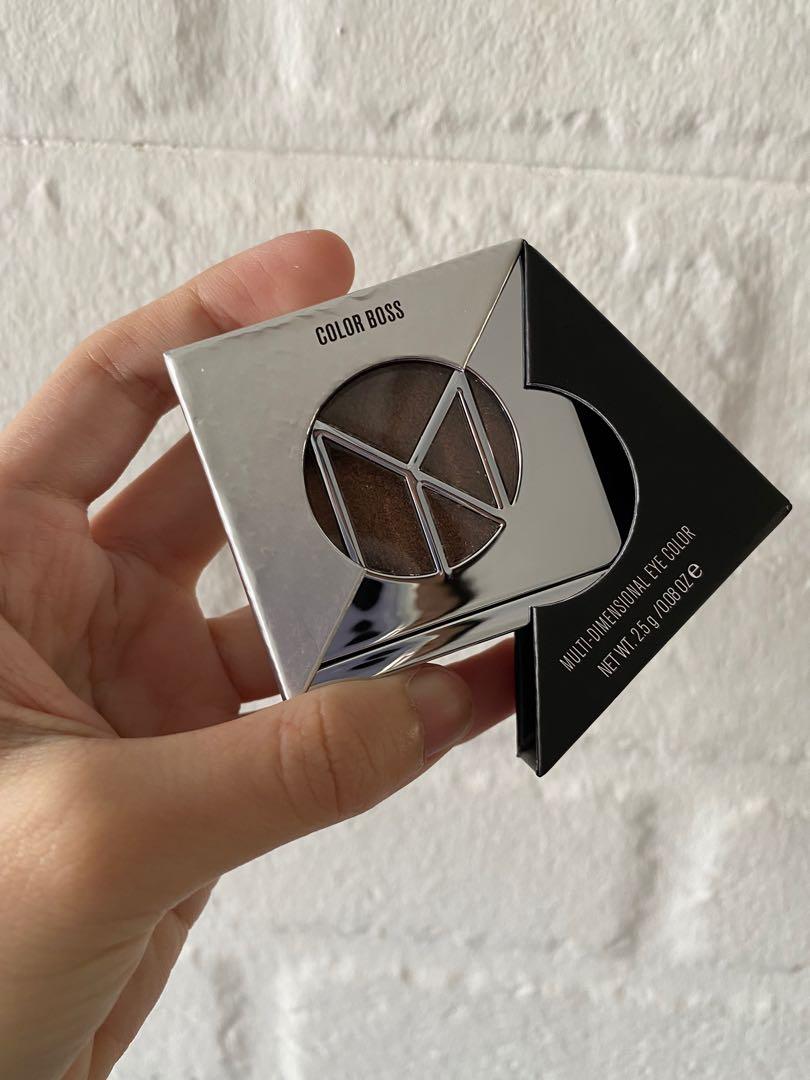 IL MAKIAGE Colour Boss Eyeshadow (Category: Makeup) located in Singapore. Submitted by littlesliceofheaven (Listing ID 1027504848, Image 3). Description: In the shade News Flash. Brand new, retails for USD 29. 2.5g, free mailing These eyeshadows offer all the lush multidimensional pigment, buttery smooth texture & all-day stamina you could need in one sleek package. Made with a brand-new hybrid formula, each shade glides like a cream, blends like