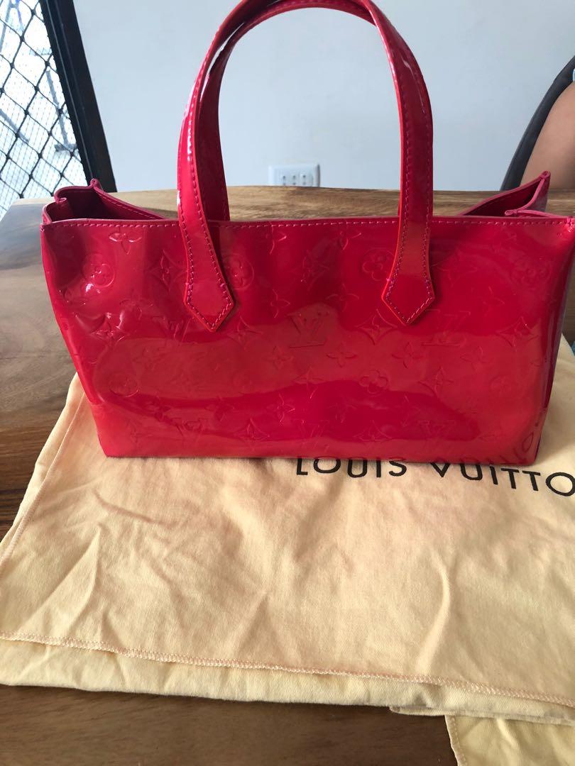 LV PATENT HAND BAG (Category: Luxury Bags & Wallets) located in San Fernando. Submitted by AuthenticFindsbylei (Listing ID 1027490139, Image 2). Description: Rank A bag, with Dustbag. Authentic LV Bag..