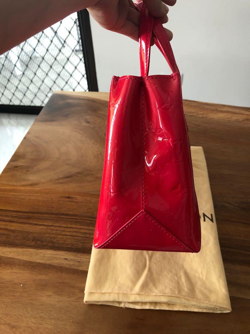 LV PATENT HAND BAG (Category: Luxury Bags & Wallets) located in San Fernando. Submitted by AuthenticFindsbylei (Listing ID 1027490139, Image 3). Description: Rank A bag, with Dustbag. Authentic LV Bag..