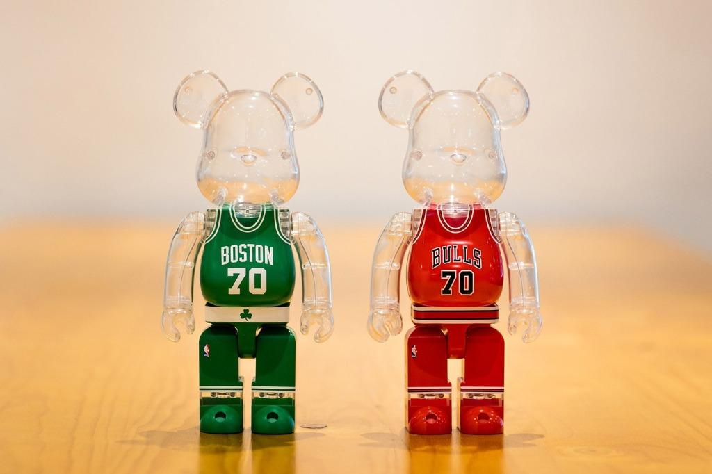 Bearbrick x NBA Chicago Bulls 400 - Add to Your NBA fan cave Bearbrick x NBA Chicago Bulls 400 - Add to Your NBA fan cave
