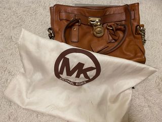 (Category: ) located in . Submitted by yeye.wardrobe (Listing ID 1027508933, Image 1). Description: .