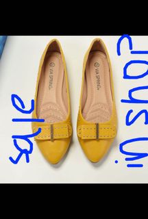 yellow flats size 11