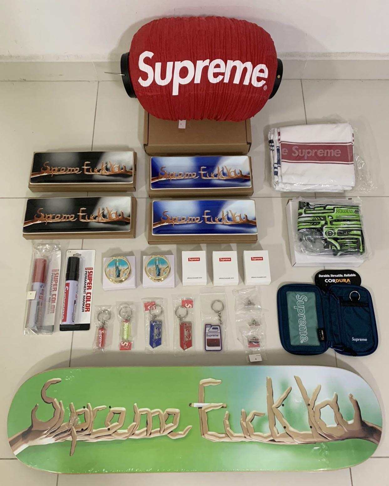 supreme keychain wallet