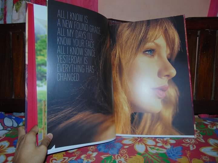 Taylor swift red photo book, Hobbies & Toys, Books & Magazines