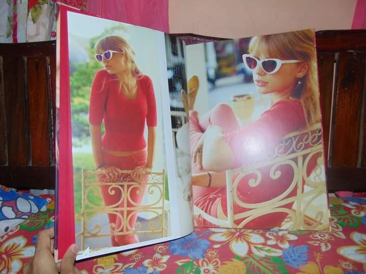 Taylor swift red photo book, Hobbies & Toys, Books & Magazines