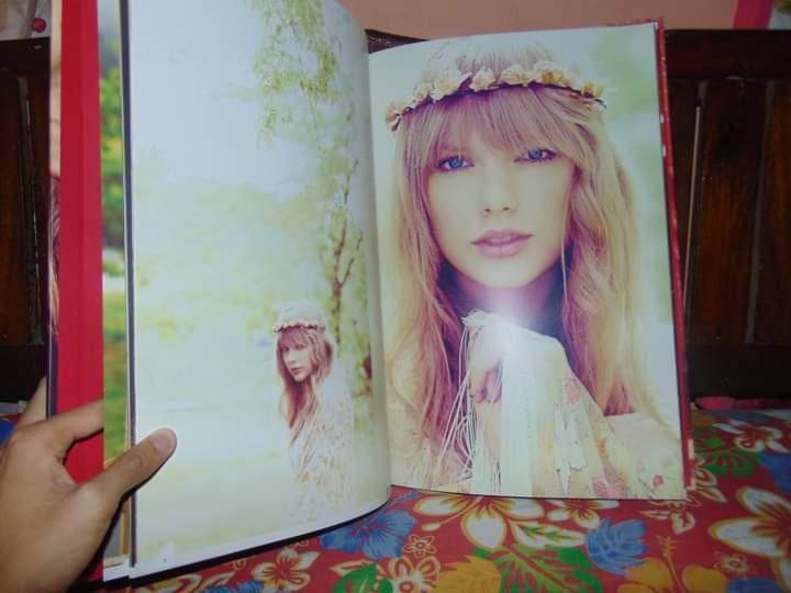 Taylor swift red photo book, Hobbies & Toys, Books & Magazines