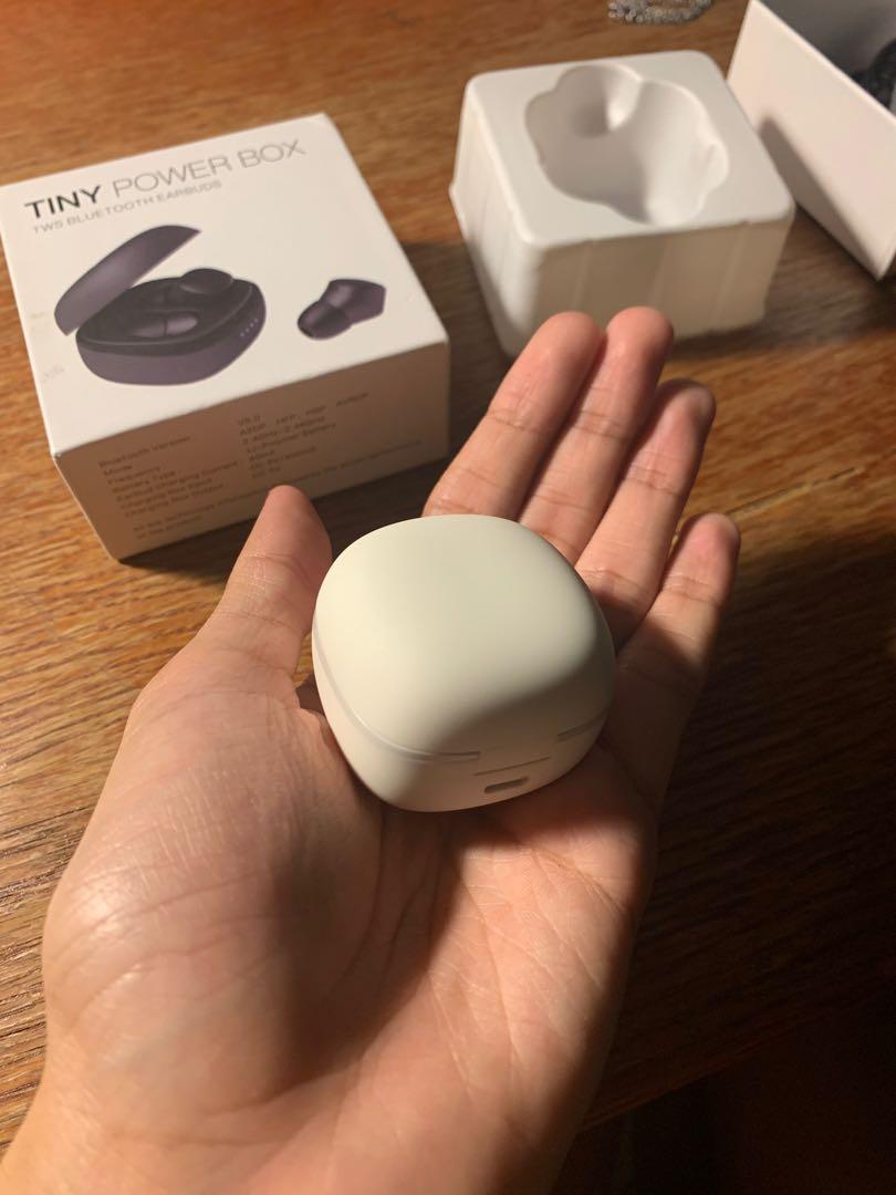 Tiny power box deals tws bluetooth earbuds