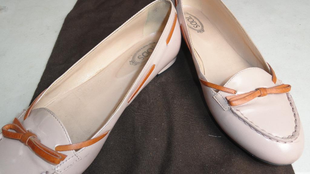 Tod's Patent Leather ballet flats (Category: Flats & Sandals) located in Quezon City. Submitted by nykuh (Listing ID 1027631919, Image 3). Description: Slightly used beautiful original Tods pink, patent leather ballet flats in size 38.5. Dust bag included, no box. MOP: Bank transfer or Gcash RFS: decluttering For pick up c/o buyer (Grab, Lalamove, Mr Speedy, LBC, etc).