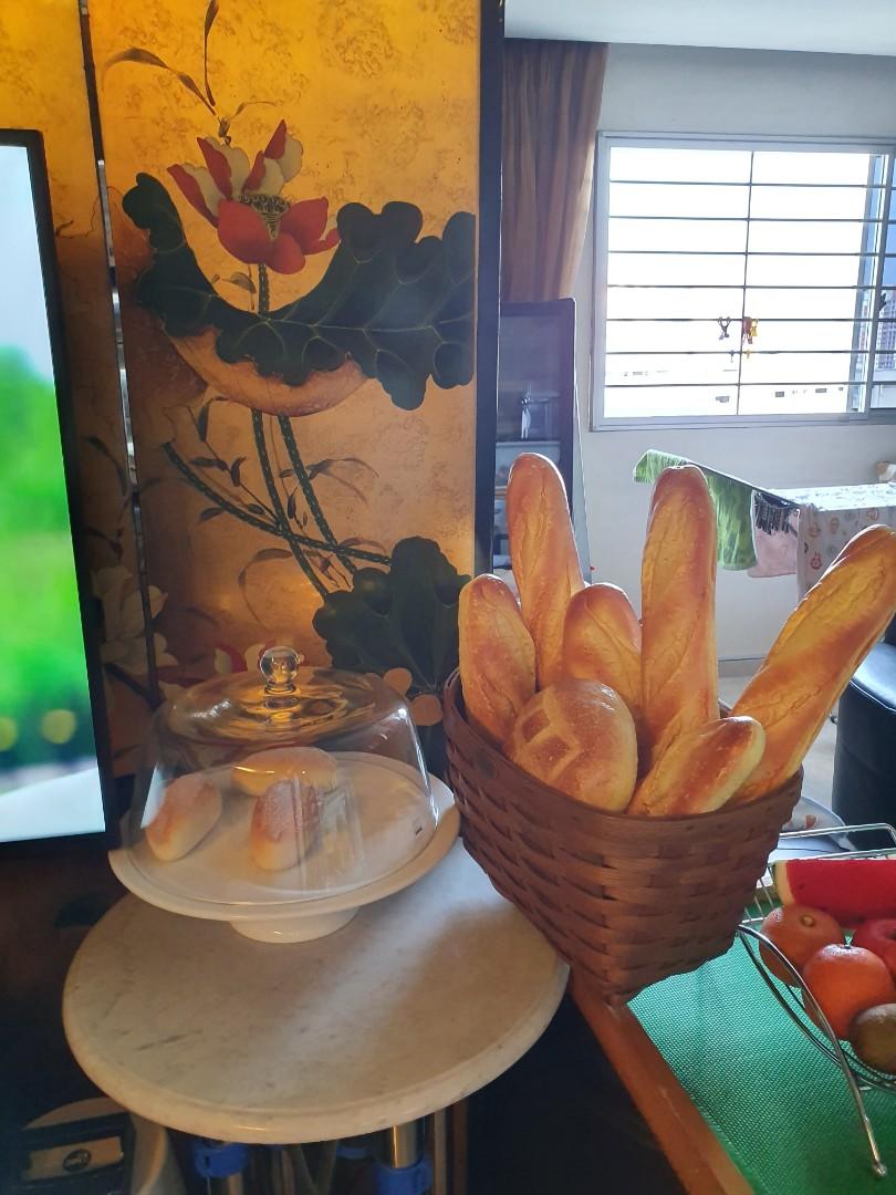 cake ware (Category: Other Kitchenware & Tableware) located in Singapore. Submitted by lynnse (Listing ID 1024681728, Image 3). Description: preloved glassware. top brand. selling just the cake glassware..