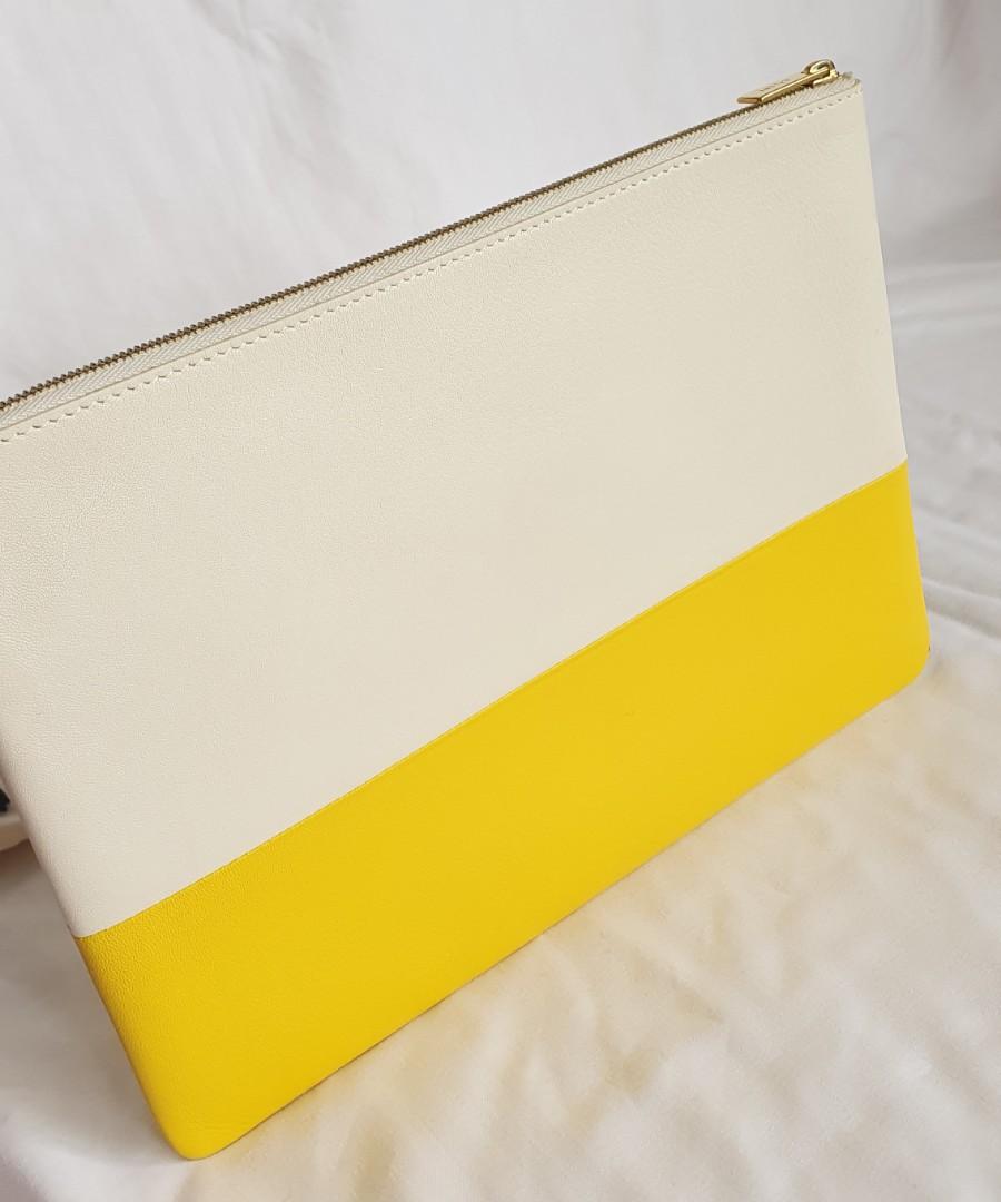 CELINE Authentic Leather Clutch Bag (Category: Luxury Bags & Wallets) located in Paranaque City. Submitted by beleescloset (Listing ID 1027727620, Image 3). Description: In excellent condition complete with CELINE box, dustbag and authenticity cards.