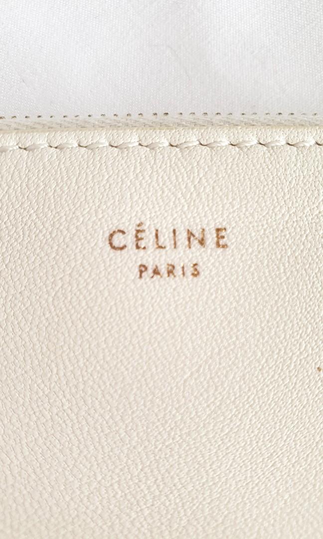 CELINE Authentic Leather Clutch Bag (Category: Luxury Bags & Wallets) located in Paranaque City. Submitted by beleescloset (Listing ID 1027727620, Image 2). Description: In excellent condition complete with CELINE box, dustbag and authenticity cards.