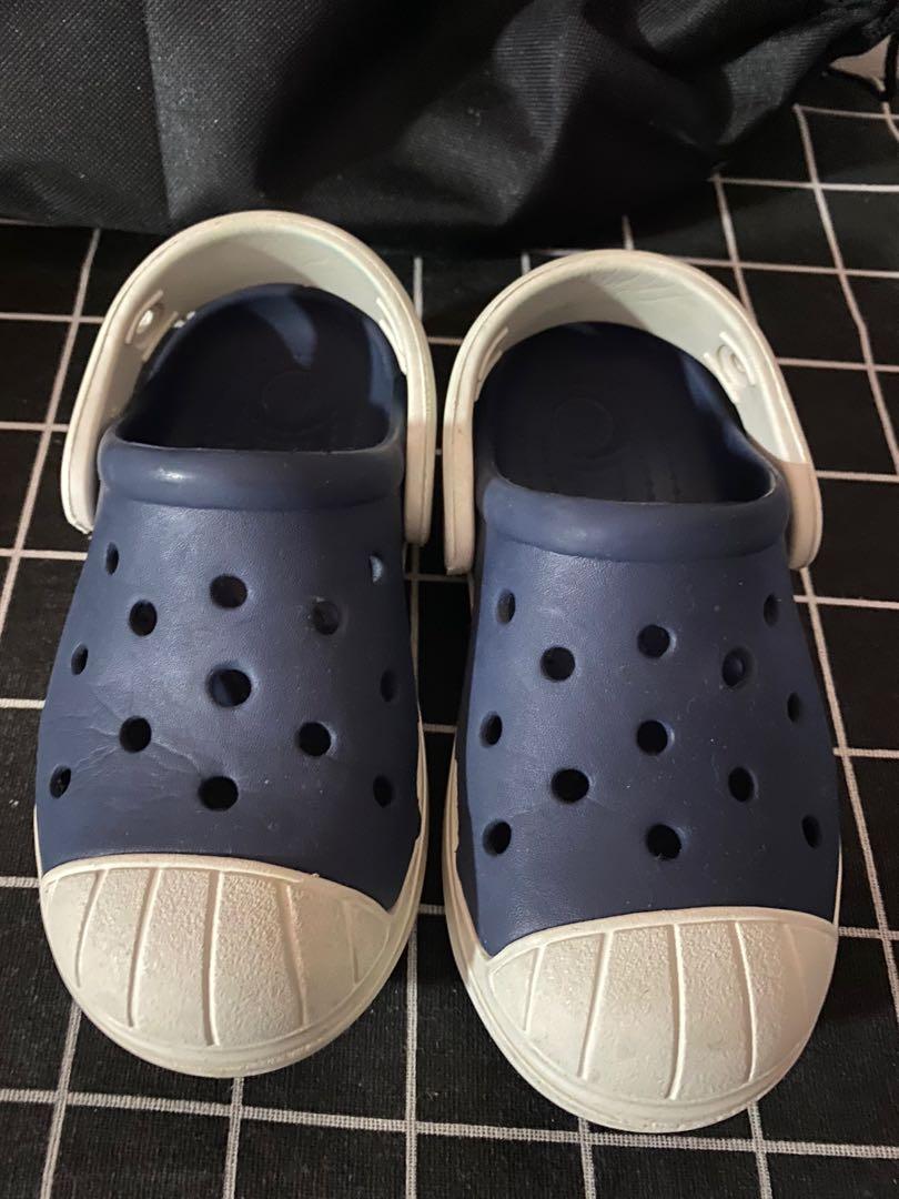 size 9 crocs shoes