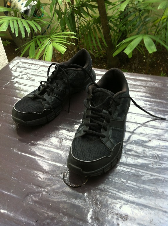 decathlon shoes black