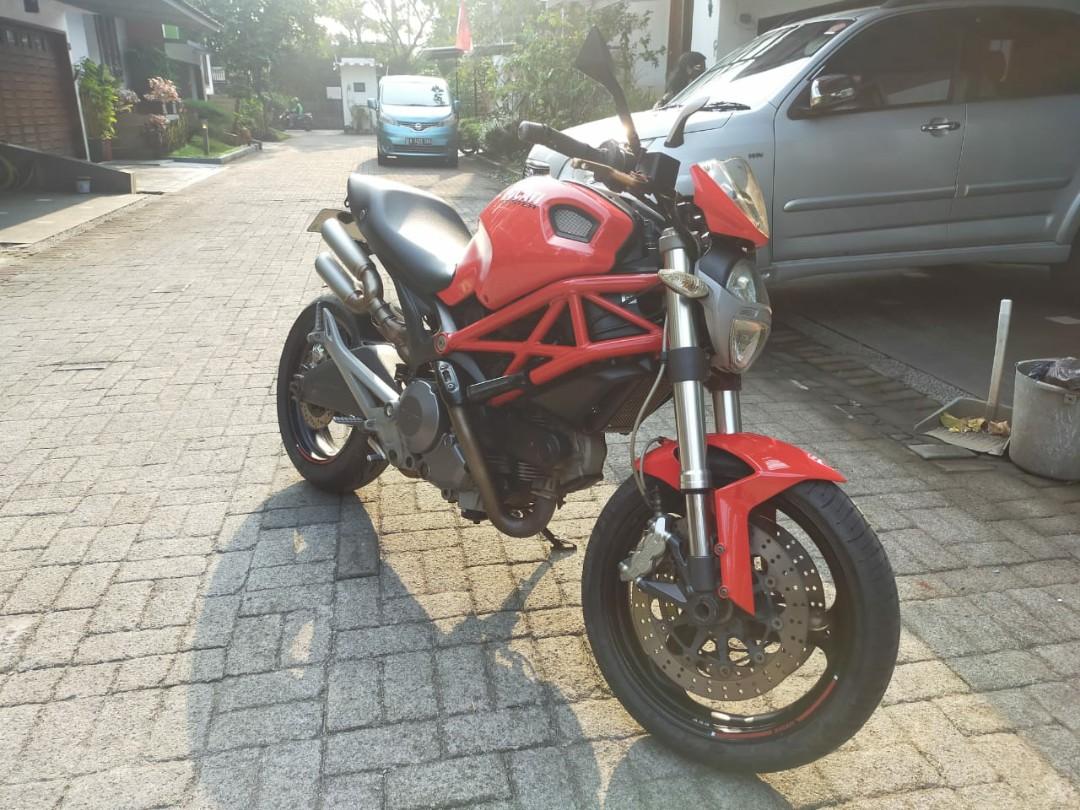Ducati monster top 696 bekas