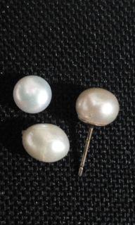 Natural sea pearl with 14K gold earring