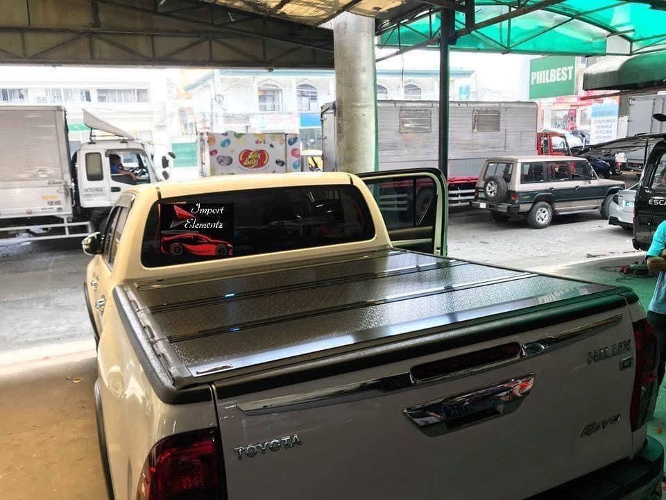 Gorilla Trifold bedcover with Led light & Stand Hilux Ranger Navara