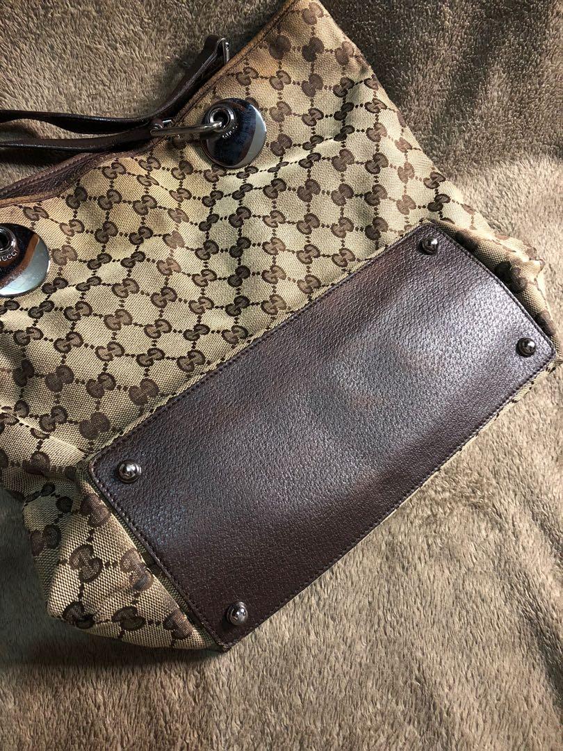 Gucci brown monogram eclipse medium tote bag (Category: Luxury Bags & Wallets) located in San Pedro. Submitted by allenaaa (Listing ID 1027866332, Image 3). Description: Gucci brown monogram eclipse medium tote bag Rfs: Decluttering All pics are posted..