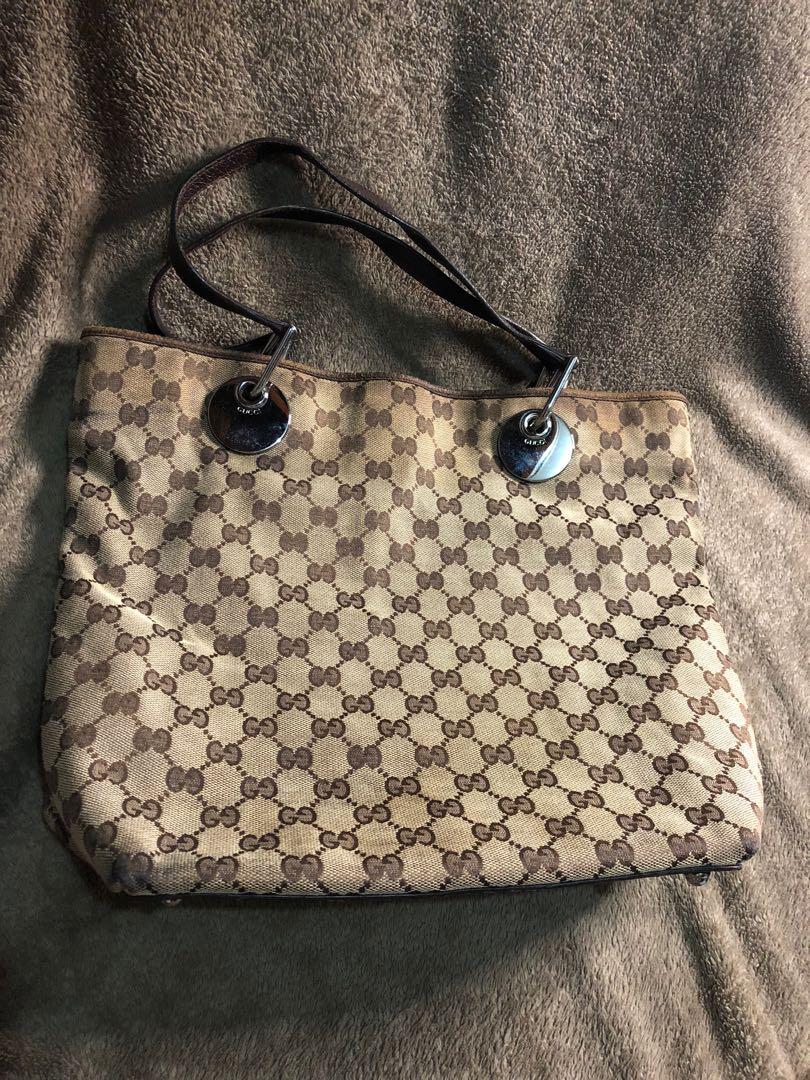 Gucci brown monogram eclipse medium tote bag (Category: Luxury Bags & Wallets) located in San Pedro. Submitted by allenaaa (Listing ID 1027866332, Image 2). Description: Gucci brown monogram eclipse medium tote bag Rfs: Decluttering All pics are posted..