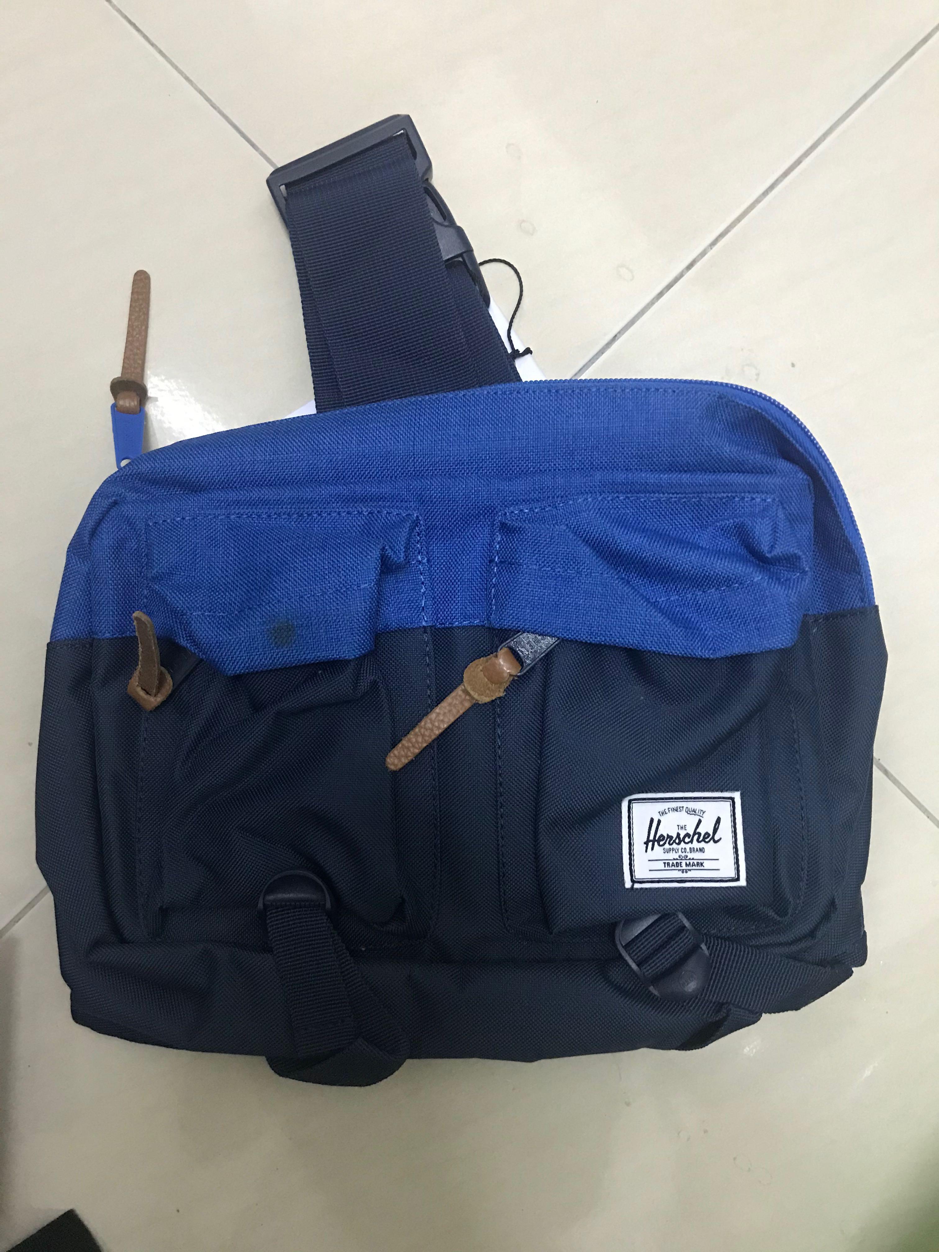 Pouch bag on sale herschel