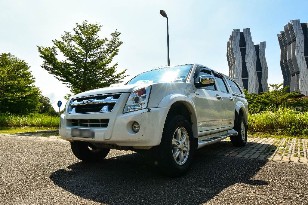 Isuzu D-Max 3.0 Double Cab, Cars, Cars for Sale on Carousell
