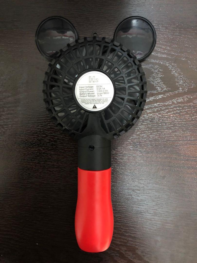 Micky風扇仔 （分類：其他）位於 Hong Kong。 由 vc1213 提交（商品編號 1027866433，圖片 3）。簡介： 全新Micky風扇仔， HK$60 1把， 另外有把花咗無盒無叉電線， 但無用過， 兩把全要HK$90。
