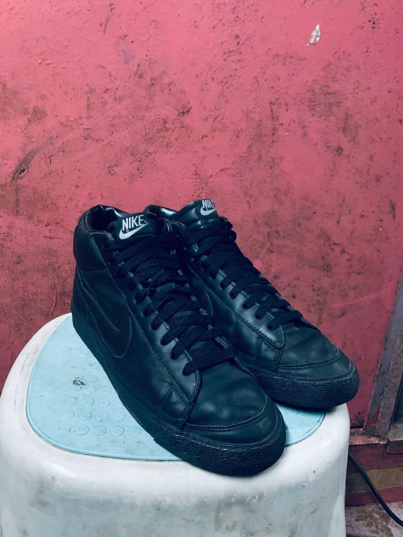 nike blazer triple black