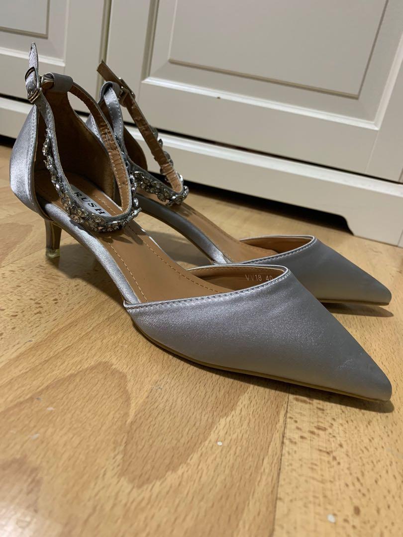 silver pointed toe shoes