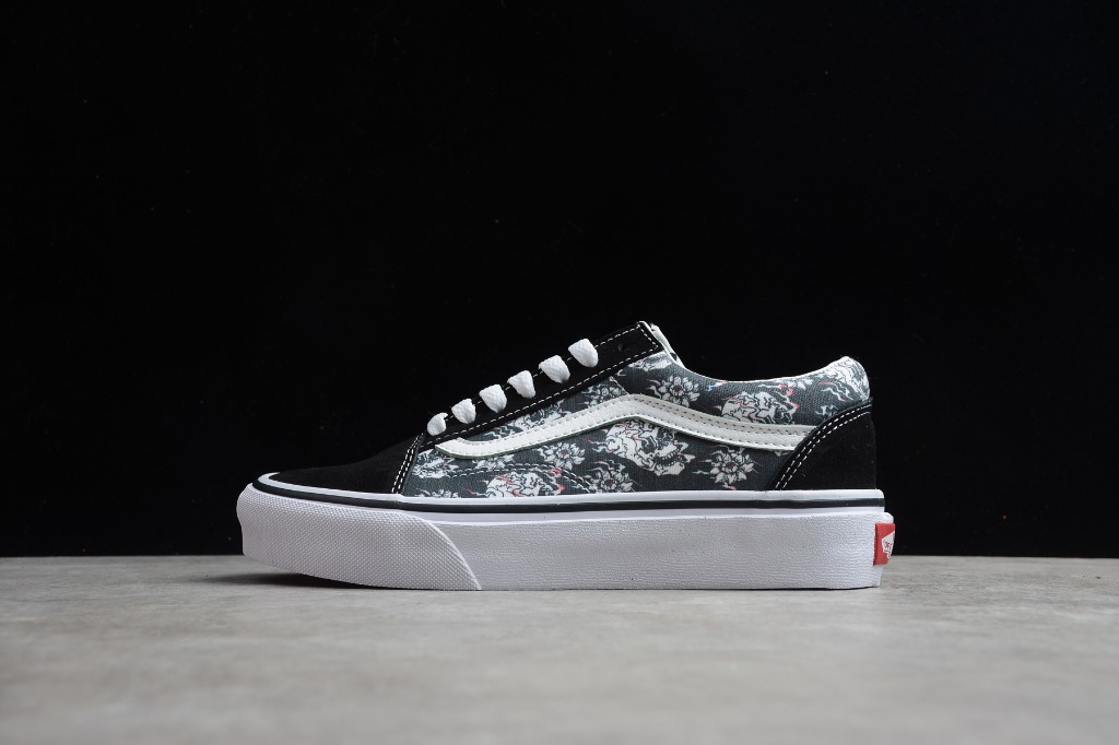 Vans Old Skool Flash Skulls Men s Fashion Footwear Sneakers on Carousell