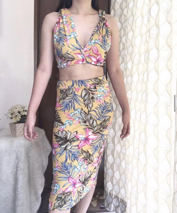Floral hot sale hawaiian skirt