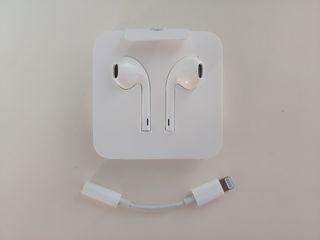 Apple Earpods with Lightning Connector