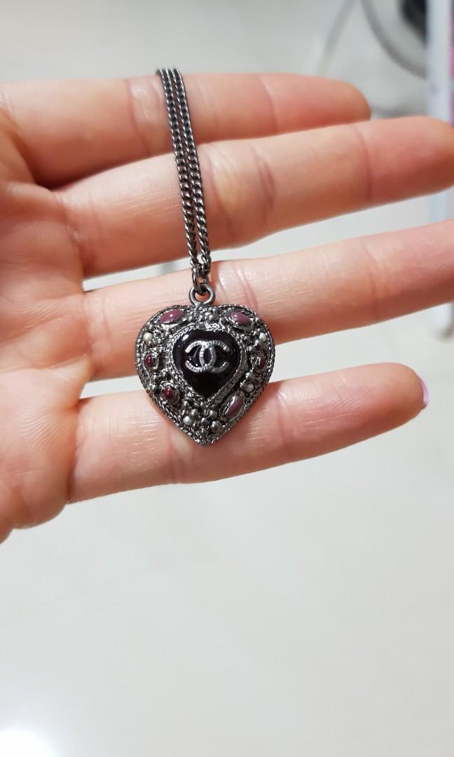 Authentic Chanel heart Black and red necklace, Women's Fashion 