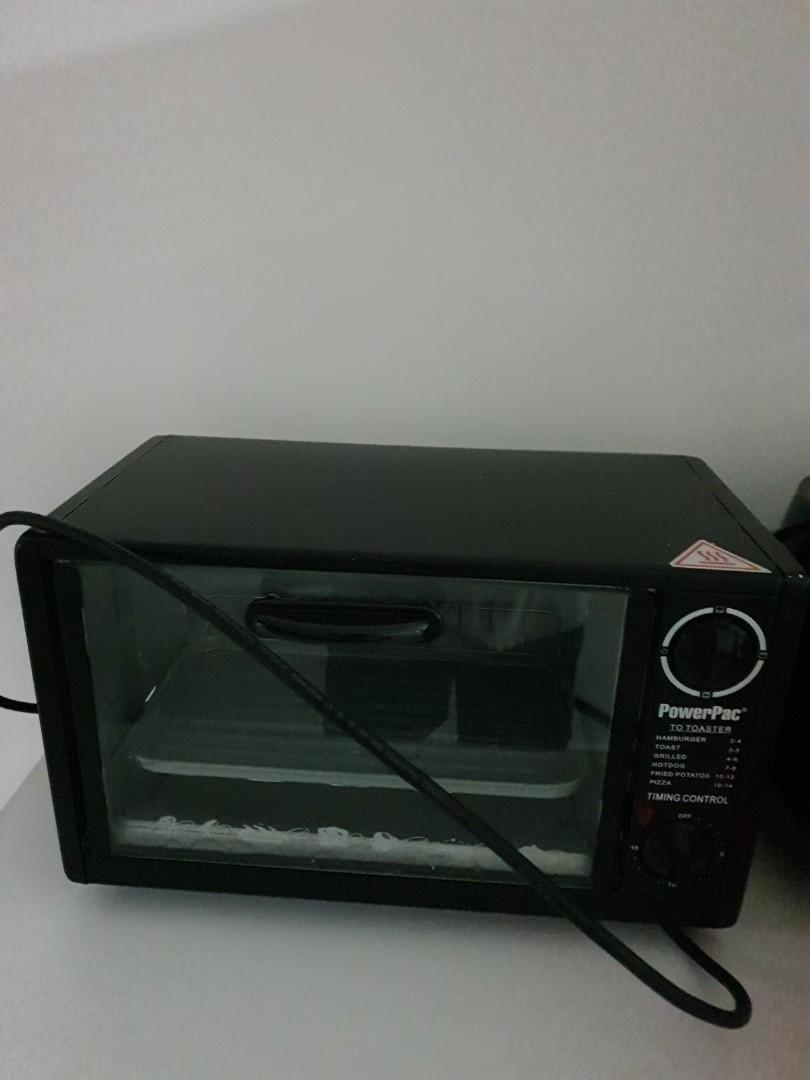 Basic oven (Category: Ovens & Toasters) located in Singapore. Submitted by ggshoes (Listing ID 1028115426, Image 1). Description: .