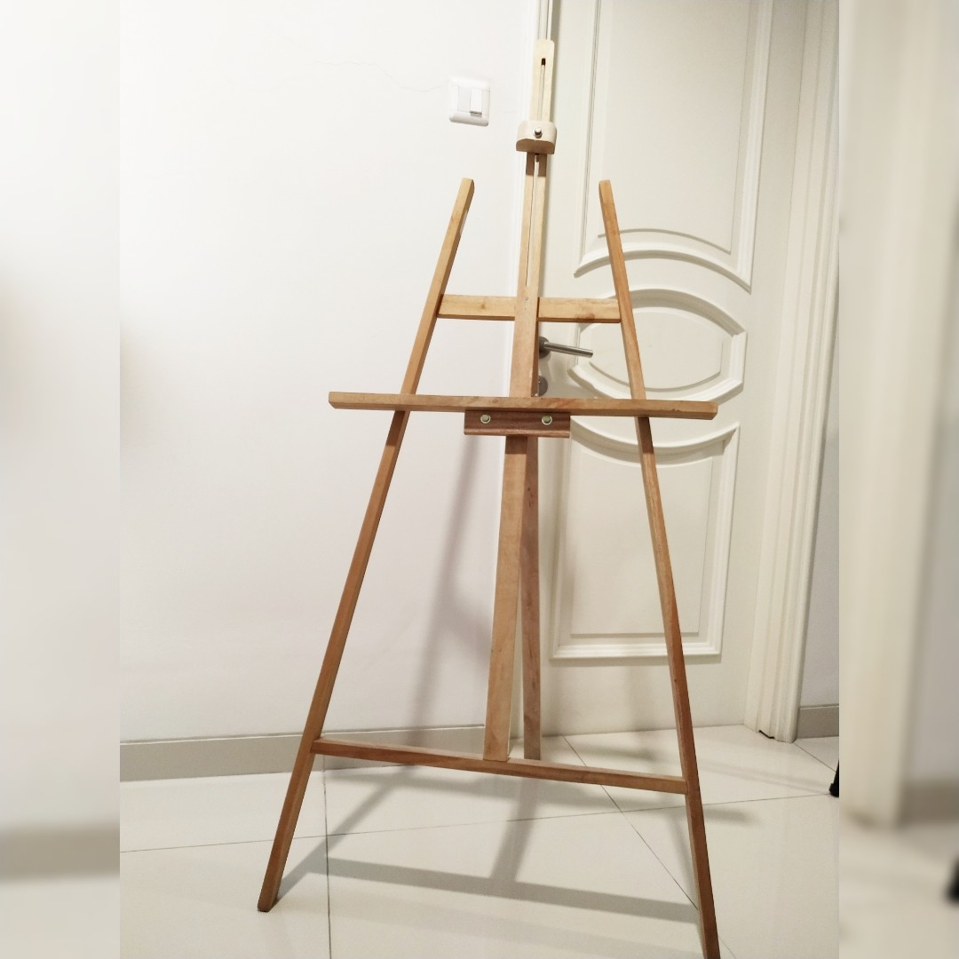 Big Easel/Stand Lukis Kayu/Bekas/T 160, L 60, Perabotan Rumah di Carousell