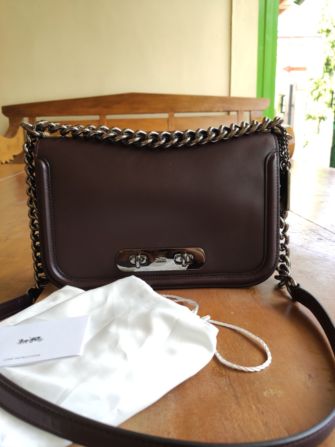 Coach swagger 25 Barang Mewah Tas Dompet di Carousell