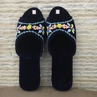 (Category: ) located in . Submitted by totslippers (Listing ID 1028093078, Image 1). Description: .