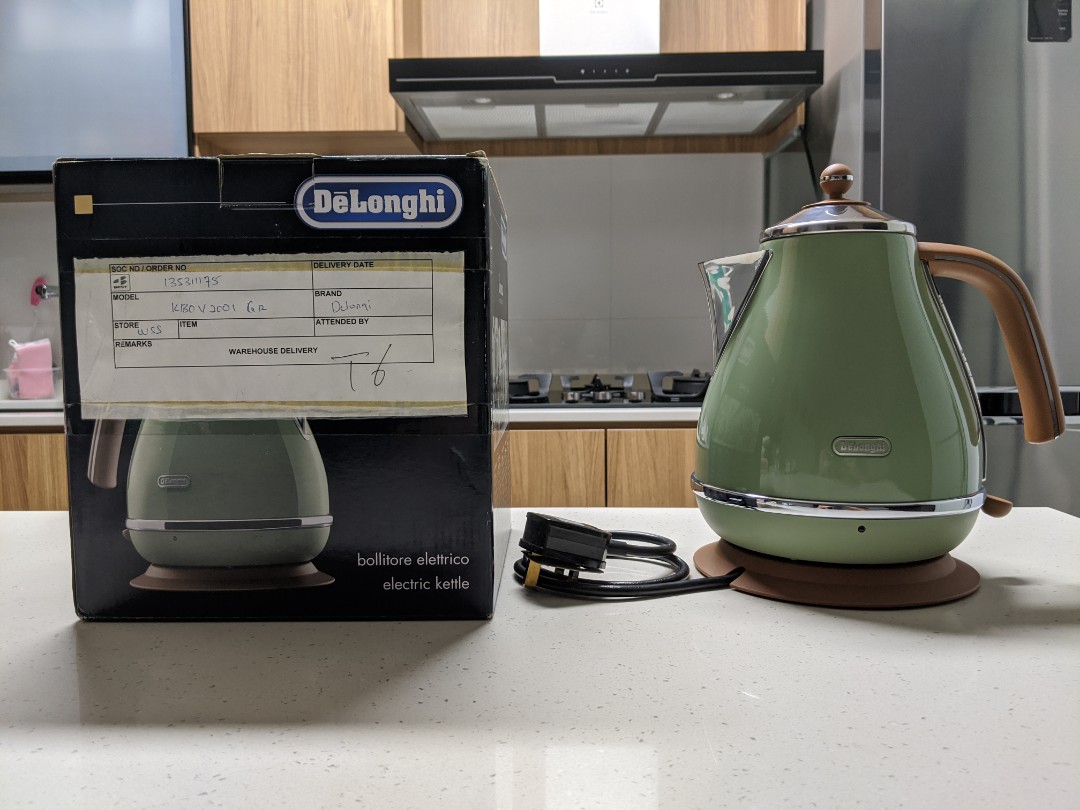 Delonghi electric kettle KBOV2001.GR, TV & Home Appliances, Kitchen