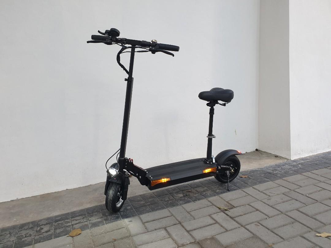 Electric scooter (Category: Skates, Rollerblades & Scooters) located in Makati City. Submitted by superior.haven (Listing ID 1003399404, Image 1). Description: Powerful and light scooter. foldable. 48v/500w motor/power 10.4 Ah 40km range 50km/h max speed 09650512331.