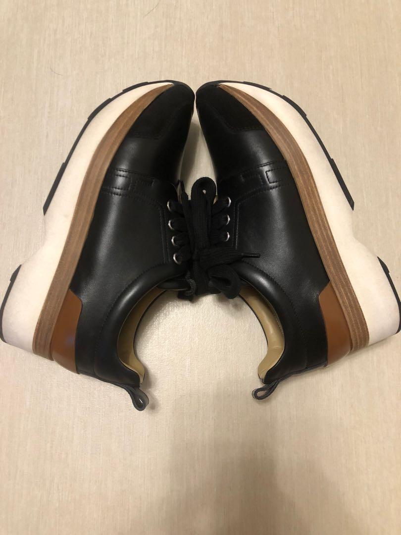 Hermes Ladies Shoes （分類：Loafers）位於 Hong Kong。 由 bagsionista 提交（商品編號 1028127284，圖片 4）。簡介： Hermes Ladies Shoes Used in Excellent Condition (著過 2 次） Full Sets with Hermes Box Size - 36.5 Colour - Black 。